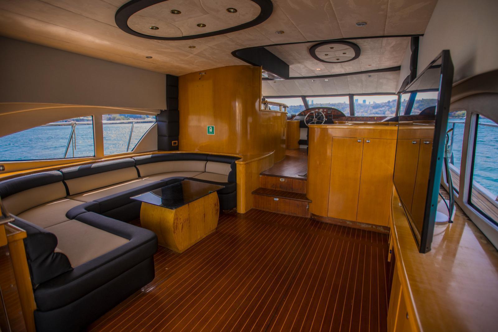 Premium Yacht · 15 Guests · 2